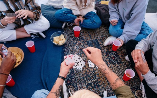 Illustration for the article containing the 5 best drinking games with playing cards